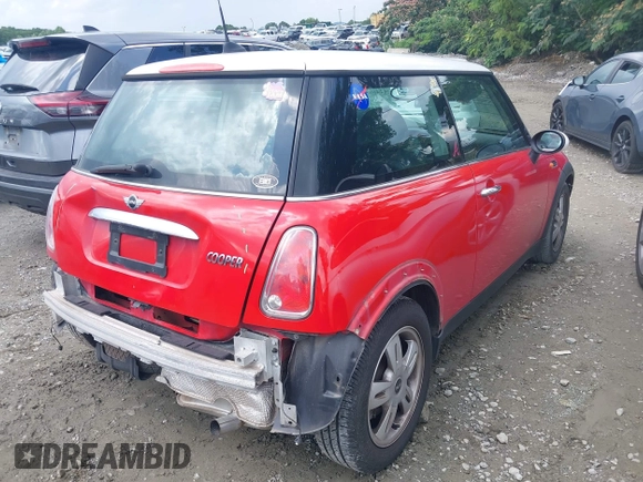 2006 MINI Hardtop with VIN WMWRC33596TK67276, listed as a IAAI auction lot 42488546 with 41,229 mi miles and . Bid and sale history available at DreamBid. Image 4.