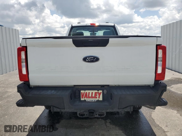 2024 Ford F-250 XL z VIN 1FTBF2BA2REC62479, wystawiony jako Copart lot #63647595 z przebiegiem Nie podano mil oraz Szkoda całkowita • Salvage title. Historia ofert i sprzedaży dostępna na DreamBid. Obrazek 6.