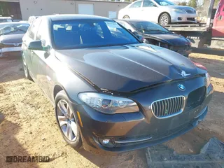 2013 BMW 5 Series 528i xDrive with VIN WBAXH5C58DD109555, listed as a IAAI auction lot 41331845 with 168,391 mi miles. Bid and sale history available at carsss.com. Image 1.