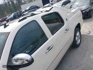 2013 Chevrolet Avalanche LTZ with VIN 3GNTKGE70DG310888, listed as a IAAI auction lot 41918205 with 101,053 mi miles. Bid and sale history available at carsss.com. Image 6.