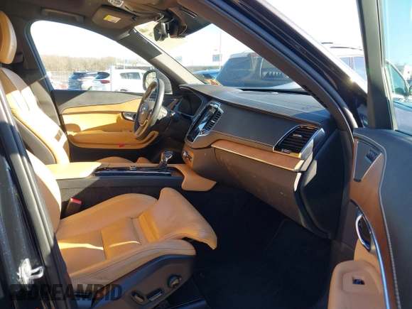2017 Volvo XC90 Inscription with VIN YV4A22PL7H1142570, listed as a IAAI auction lot 41173079 with 165,647 mi miles. Bid and sale history available at carsss.com. Image 5.