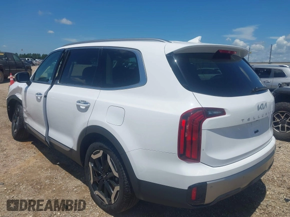 2025 Kia Telluride S with VIN 5XYP6DGC0SG590900, listed as a IAAI auction lot 42706596 with 6,712 mi miles and . Bid and sale history available at DreamBid. Image 3.