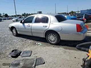 2004 Lincoln Town Car Signature with VIN 1LNHM81W04Y651382, listed as a Copart auction lot 52970425 with 117,849 mi miles and Salvage Title. Bid and sale history available at carsss.com. Image 2.