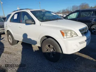 2005 Kia Sorento LX with VIN KNDJD733355497045, listed as a IAAI auction lot 41233648 with 149,796 mi miles. Bid and sale history available at carsss.com. Image 1.