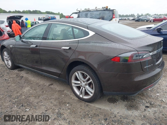 2013 Tesla Model S с VIN 5YJSA1CG0DFP14013, выставлен на аукционе IAAI как лот 42352134 с пробегом 99 996 миль миль и . История ставок и продаж доступна на DreamBid. Изображение 3.
