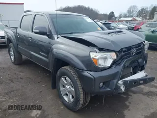2014 Toyota Tacoma with VIN 3TMLU4EN1EM148353, listed as a IAAI auction lot 41602756 with 89,563 mi miles. Bid and sale history available at carsss.com. Image 1.