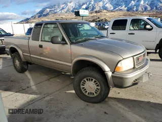 1998 GMC Sonoma SLS w/1SJ Pkg with VIN 1GTCT19W8W8532706, listed as a Copart auction lot 86663874 with 185,800 mi miles and Salvage Title. Bid and sale history available at carsss.com. Image 4.