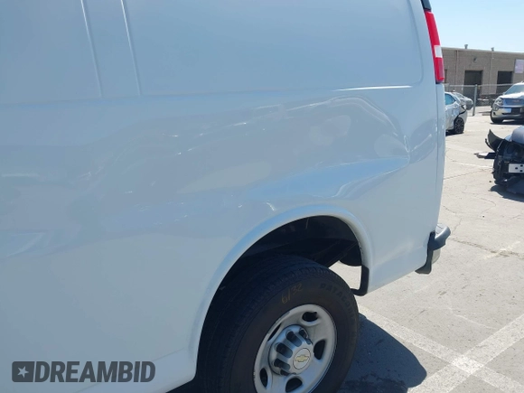 2020 Chevrolet Express Cargo z VIN 1GCWGAFP3L1273819, wystawiony jako IAAI lot #42299806 z przebiegiem 88 391 mil mil oraz . Historia ofert i sprzedaży dostępna na DreamBid. Obrazek 17.