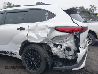 2023 Toyota Highlander L z VIN 5TDKDRBH4PS513554, wystawiony jako IAAI lot #41945380 z przebiegiem 41 453 mil mil oraz . Historia ofert i sprzedaży dostępna na DreamBid. Obrazek 6.