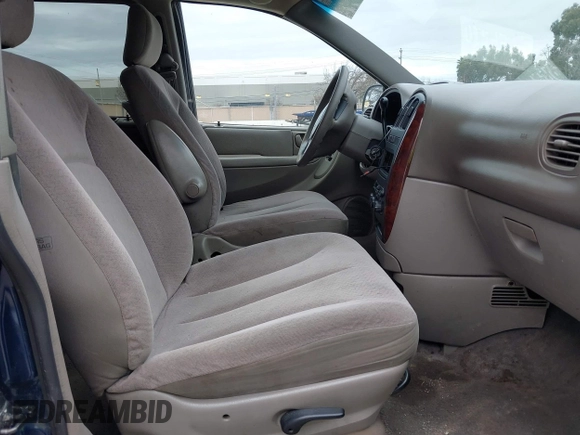 2002 Chrysler Town & Country EX with VIN 2C8GP74L22R505116, listed as a IAAI auction lot 41722892 with Not Provided miles and . Bid and sale history available at carsss.com. Image 5.