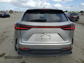 2025 Lexus NX 350h Premium z VIN 2T2GKCEZ1SC039928, wystawiony jako Copart lot #50650455 z przebiegiem 4 397 mil mil oraz Szkoda całkowita • Salvage title. Historia ofert i sprzedaży dostępna na DreamBid. Obrazek 6.