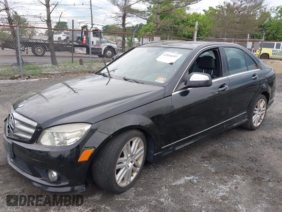 2009 Mercedes-Benz C 300 Sport z VIN WDDGF81X49R083504, wystawiony jako IAAI lot #42334397 z przebiegiem 98 913 mil mil oraz . Historia ofert i sprzedaży dostępna na DreamBid. Obrazek 2.