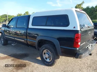 2007 Chevrolet Silverado 1500HD LT1 z VIN 1GCGC13U17F197536, wystawiony jako IAAI lot #42167105 z przebiegiem 177 604 mil mil oraz . Historia ofert i sprzedaży dostępna na DreamBid. Obrazek 3.
