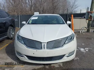 2013 Lincoln MKZ z VIN 3LN6L2G97DR823270, wystawiony jako IAAI lot #41746880 z przebiegiem 225 618 mil mil oraz . Historia ofert i sprzedaży dostępna na DreamBid. Obrazek 6.