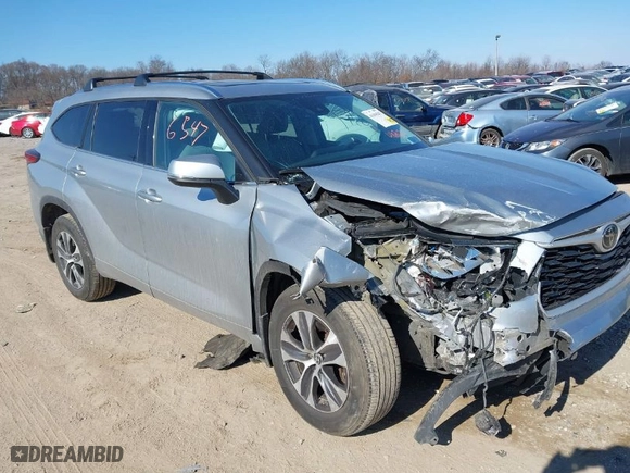 2020 Toyota Highlander XLE with VIN 5TDHZRBH4LS003176, listed as a IAAI auction lot 41696547 with 63,706 mi miles. Bid and sale history available at carsss.com. Image 1.