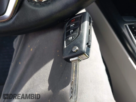 2020 Toyota Camry SE z VIN 4T1G11AK8LU335338, wystawiony jako IAAI lot #41908752 z przebiegiem 75 825 mil mil oraz . Historia ofert i sprzedaży dostępna na DreamBid. Obrazek 11.