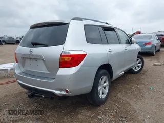 2010 Toyota Highlander SE z VIN 5TDKK3EH5AS008323, wystawiony jako IAAI lot #42092292 z przebiegiem 180 102 mil mil oraz . Historia ofert i sprzedaży dostępna na DreamBid. Obrazek 4.
