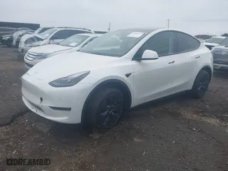 2024 Tesla Model Y with VIN 7SAYGDED5RA333553, listed as a IAAI auction lot 40809117 with NaN miles. Bid and sale history available at carsss.com. Image 24.