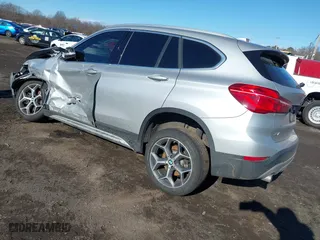 2018 BMW X1 xDrive28i with VIN WBXHT3C36J5L33781, listed as a IAAI auction lot 41497360 with 61,251 mi miles. Bid and sale history available at carsss.com. Image 3.