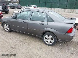 2007 Ford Focus S with VIN 1FAHP34N27W241819, listed as a IAAI auction lot 42040284 with 90,220 mi miles. Bid and sale history available at carsss.com. Image 3.