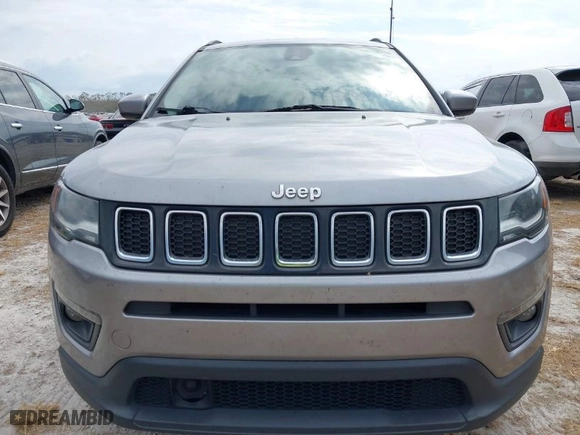 2018 Jeep Compass Latitude with VIN 3C4NJCBB0JT263130, listed as a IAAI auction lot 40669051 with 1 mi miles. Bid and sale history available at carsss.com. Image 6.