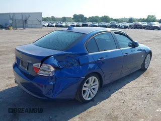 2008 BMW 3 Series 328i with VIN WBAVA37518NL18288, listed as a IAAI auction lot 40032806 with 133,691 mi miles. Bid and sale history available at carsss.com. Image 4.
