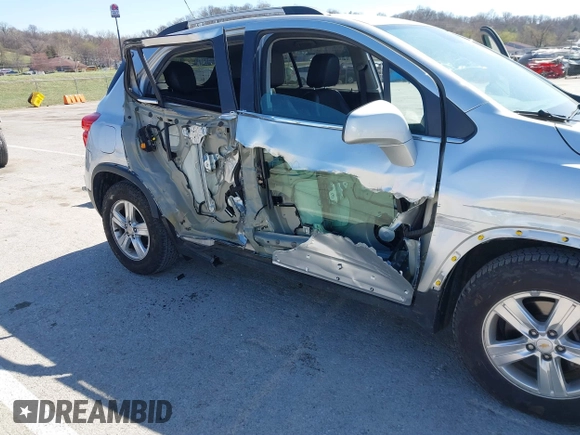 2018 Chevrolet Trax LT with VIN KL7CJLSB4JB734606, listed as a IAAI auction lot 41838892 with 42,122 mi miles. Bid and sale history available at carsss.com. Image 6.