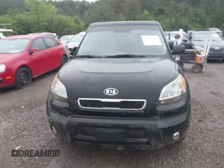 2010 Kia Soul + with VIN KNDJT2A24A7043661, listed as a IAAI auction lot 41981313 with 69,600 mi miles. Bid and sale history available at carsss.com. Image 6.