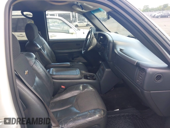 2002 Chevrolet Avalanche with VIN 3GNEC13T92G265370, listed as a IAAI auction lot 42197376 with Not Provided miles and . Bid and sale history available at DreamBid. Image 5.