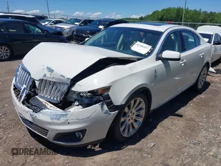 2009 Lincoln MKS z VIN 1LNHM94RX9G612789, wystawiony jako IAAI lot #42186457 z przebiegiem 78 724 mil mil oraz . Historia ofert i sprzedaży dostępna na DreamBid. Obrazek 2.