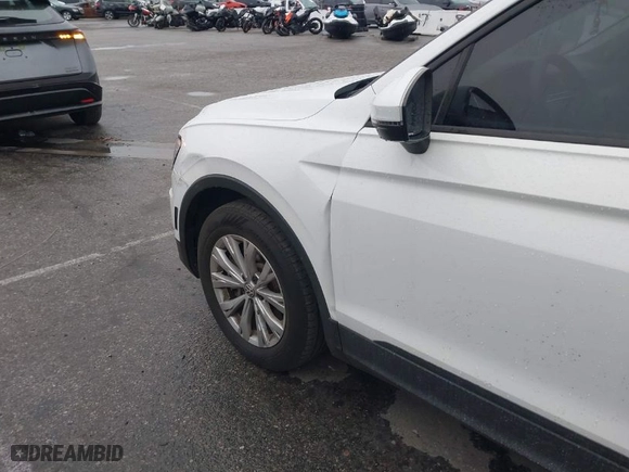 2019 Volkswagen Tiguan S with VIN 3VV1B7AX7KM018189, listed as a IAAI auction lot 41741924 with 61,740 mi miles. Bid and sale history available at carsss.com. Image 6.