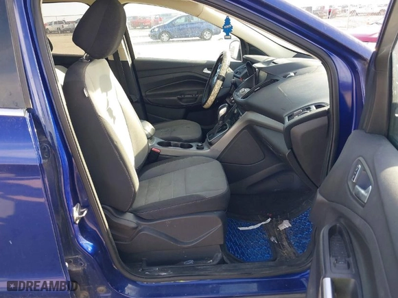 2014 Ford Escape SE with VIN 1FMCU0GX0EUB45748, listed as a IAAI auction lot 41778738 with 305,995 mi miles. Bid and sale history available at carsss.com. Image 5.