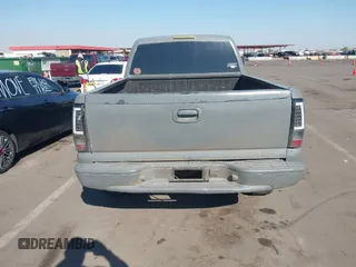 2005 Chevrolet Silverado 3500 SRW LT with VIN 1GCHK33215F897250, listed as a IAAI auction lot 41468908 with 386,679 mi miles. Bid and sale history available at carsss.com. Image 16.