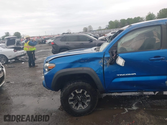 2017 Toyota Tacoma SR5 with VIN 5TFCZ5AN5HX104657, listed as a IAAI auction lot 41937797 with 116,320 mi miles and . Bid and sale history available at carsss.com. Image 21.