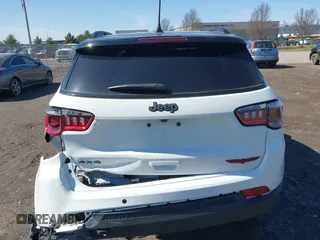2024 Jeep Compass Trailhawk with VIN 3C4NJDDN9RT140998, listed as a IAAI auction lot 41792858 with 8,611 mi miles and . Bid and sale history available at DreamBid. Image 16.
