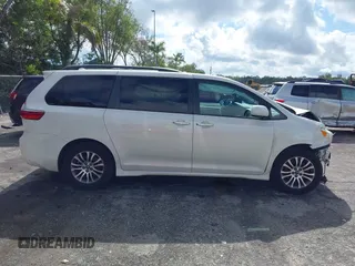 2020 Toyota Sienna XLE Auto Access Seat z VIN 5TDYZ3DC5LS029364, wystawiony jako IAAI lot #42255235 z przebiegiem 44 798 mil mil oraz . Historia ofert i sprzedaży dostępna na DreamBid. Obrazek 14.