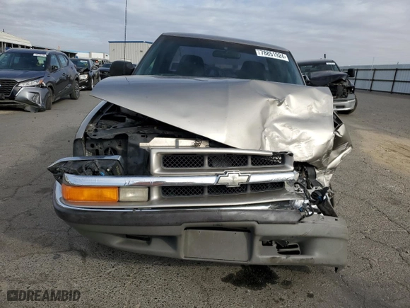 2003 Chevrolet S-10 with VIN 1GCCS19H538214087, listed as a Copart auction lot 78851924 with 0 mi miles and Salvage Title. Bid and sale history available at carsss.com. Image 5.