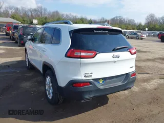 2016 Jeep Cherokee Latitude with VIN 1C4PJMCS8GW157492, listed as a IAAI auction lot 42013292 with 69,578 mi miles. Bid and sale history available at carsss.com. Image 3.