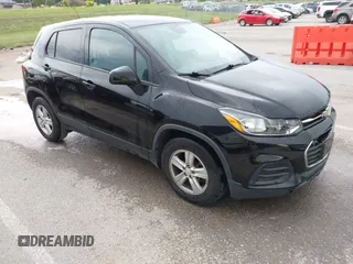 2020 Chevrolet Trax LS z VIN 3GNCJKSBXLL167257, wystawiony jako IAAI lot #42587271 z przebiegiem 84 468 mil mil oraz . Historia ofert i sprzedaży dostępna na DreamBid. Obrazek 1.
