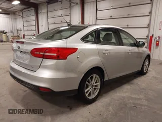 2017 Ford Focus SE z VIN 1FADP3F20HL245291, wystawiony jako IAAI lot #42194880 z przebiegiem 93 764 mil mil oraz . Historia ofert i sprzedaży dostępna na DreamBid. Obrazek 4.