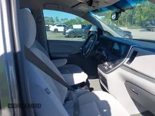 2017 Toyota Sienna LE Auto Access Seat with VIN 5TDKZ3DC7HS781788, listed as a IAAI auction lot 41793638 with 65,529 mi miles. Bid and sale history available at carsss.com. Image 5.