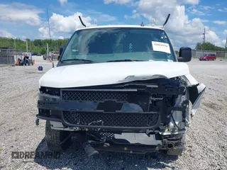 2021 Chevrolet Express Cargo z VIN 1GCWGAF71M1207030, wystawiony jako IAAI lot #42824104 z przebiegiem 40 809 mil mil oraz . Historia ofert i sprzedaży dostępna na DreamBid. Obrazek 11.