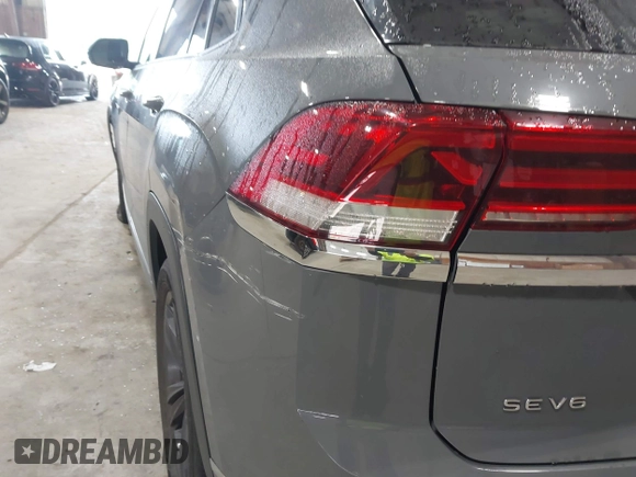 2020 Volkswagen Atlas SE with VIN 1V21E2CA5LC229605, listed as a IAAI auction lot 42431332 with 42,506 mi miles and . Bid and sale history available at DreamBid. Image 18.