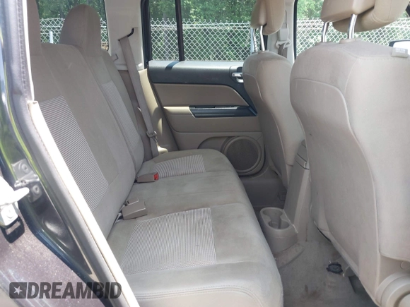 2015 Jeep Patriot Sport z VIN 1C4NJPBB0FD341538, wystawiony jako IAAI lot #42300133 z przebiegiem 138 631 mil mil oraz . Historia ofert i sprzedaży dostępna na DreamBid. Obrazek 7.