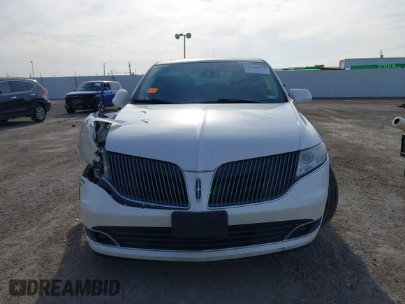 2014 Lincoln MKT EcoBoost z VIN 2LMHJ5AT2EBL57269, wystawiony jako IAAI lot #41440818 z przebiegiem 135 896 mil mil oraz . Historia ofert i sprzedaży dostępna na DreamBid. Obrazek 12.