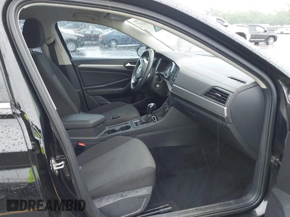 2020 Volkswagen Jetta S z VIN 3VWCB7BU0LM054526, wystawiony jako IAAI lot #42102027 z przebiegiem 75 780 mil mil oraz . Historia ofert i sprzedaży dostępna na DreamBid. Obrazek 5.