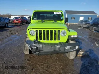 2021 Jeep Gladiator Willys with VIN 1C6HJTAG7ML612155, listed as a Copart auction lot 42627425 with 28,509 mi miles and Salvage Title. Bid and sale history available at carsss.com. Image 5.