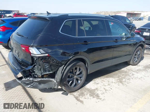 2024 Volkswagen Tiguan SE with VIN 3VV3B7AX5RM027024, listed as a IAAI auction lot 41801265 with 8,101 mi miles and . Bid and sale history available at DreamBid. Image 4.