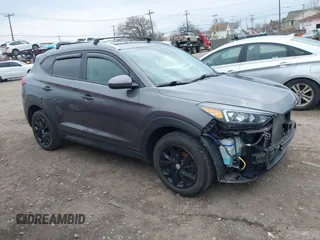 2020 Hyundai Tucson Value z VIN KM8J3CA42LU093305, wystawiony jako IAAI lot #42073080 z przebiegiem 59 398 mil mil oraz . Historia ofert i sprzedaży dostępna na DreamBid. Obrazek 1.