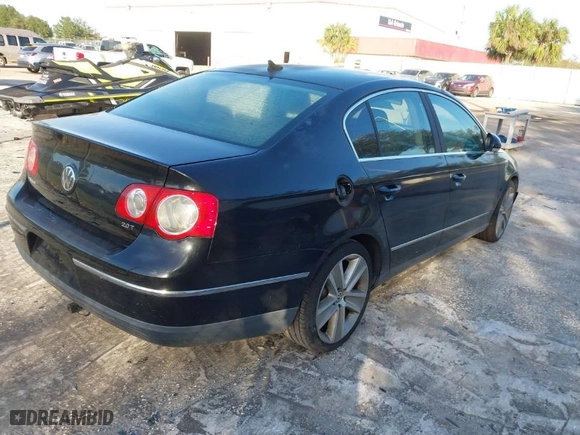 2010 Volkswagen Passat Sedan Komfort with VIN WVWJM7AN9AE083525, listed as a IAAI auction lot 40787153 with 136,653 mi miles. Bid and sale history available at carsss.com. Image 4.